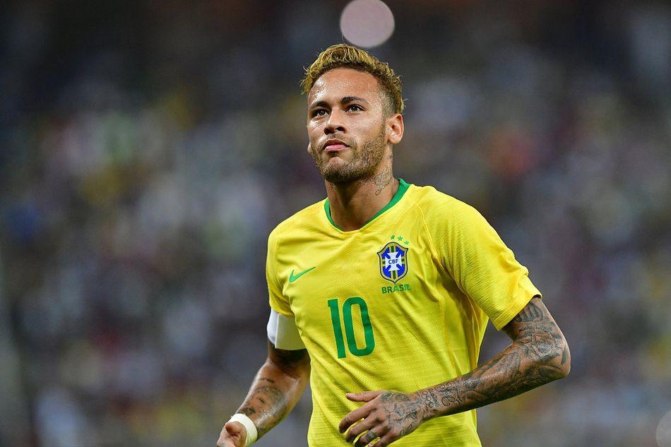 马特乌斯：我和马拉多纳就像梅西和C罗，但我们场外相处更多（马特乌斯：我与马拉多纳如同梅西与C罗，但场外互动更频繁）