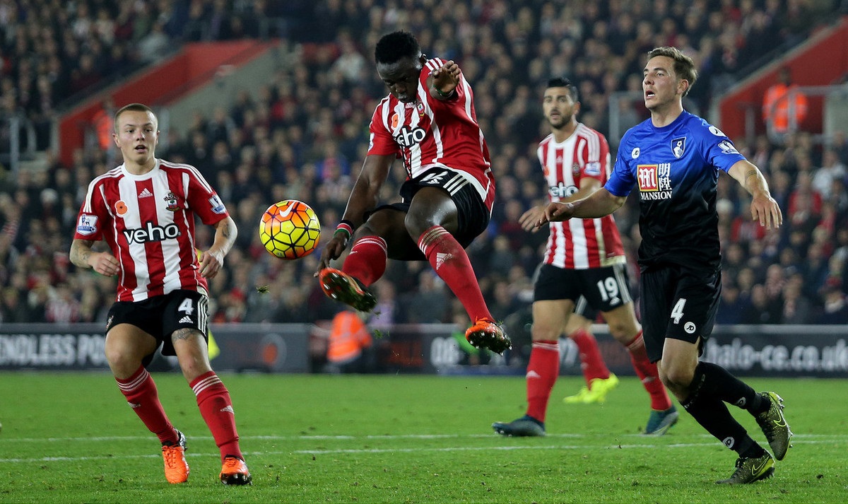 弗罗因德：对诺伊尔的未来我们并不着急；拜仁确实联系过安东尼（弗罗因德：不急于敲定诺伊尔未来；拜仁确与安东尼有过接触）