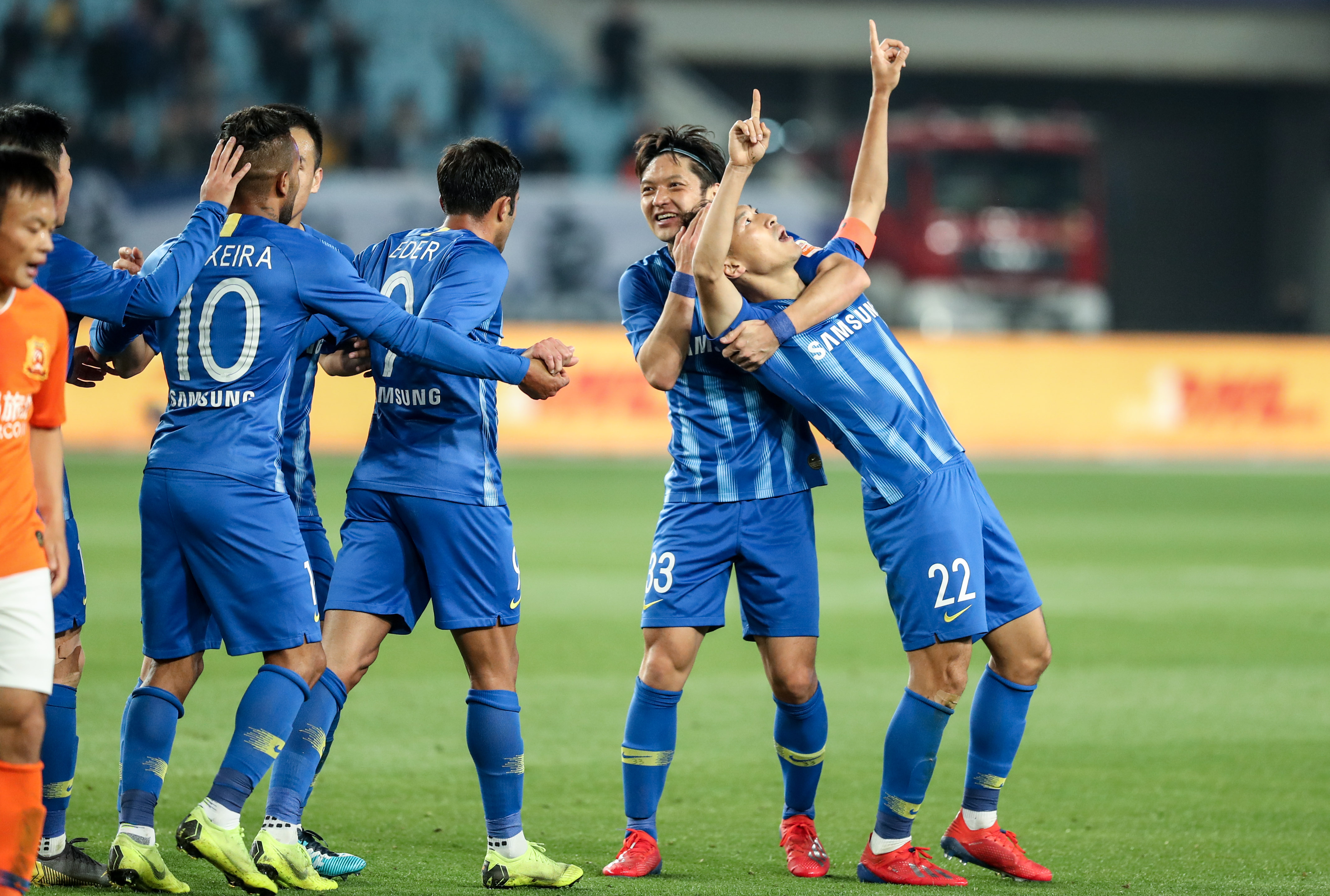 世体：巴黎关注巴萨B队队长科尔特斯，巴萨可与他续约至后年（世体：巴黎有意巴萨B队长科尔特斯，巴萨可选择将其合同续至后年）