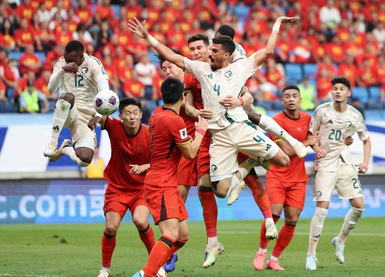 川超凉山队为飞踢裁判道歉：将加强管理，涉事球员交公安处理（川超凉山队就飞踢裁判事件致歉：将强化管理，涉事球员移交警方处理）