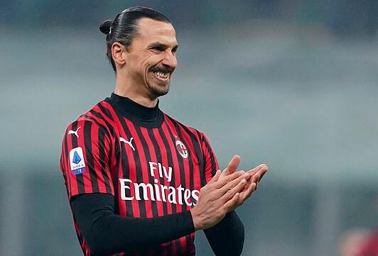 官方：拜仁女足中场齐焦蒂-奥尔默加盟曼联女足，双方签约2年（曼联女足官宣签下拜仁女足中场齐焦蒂-奥尔默，合同两年）