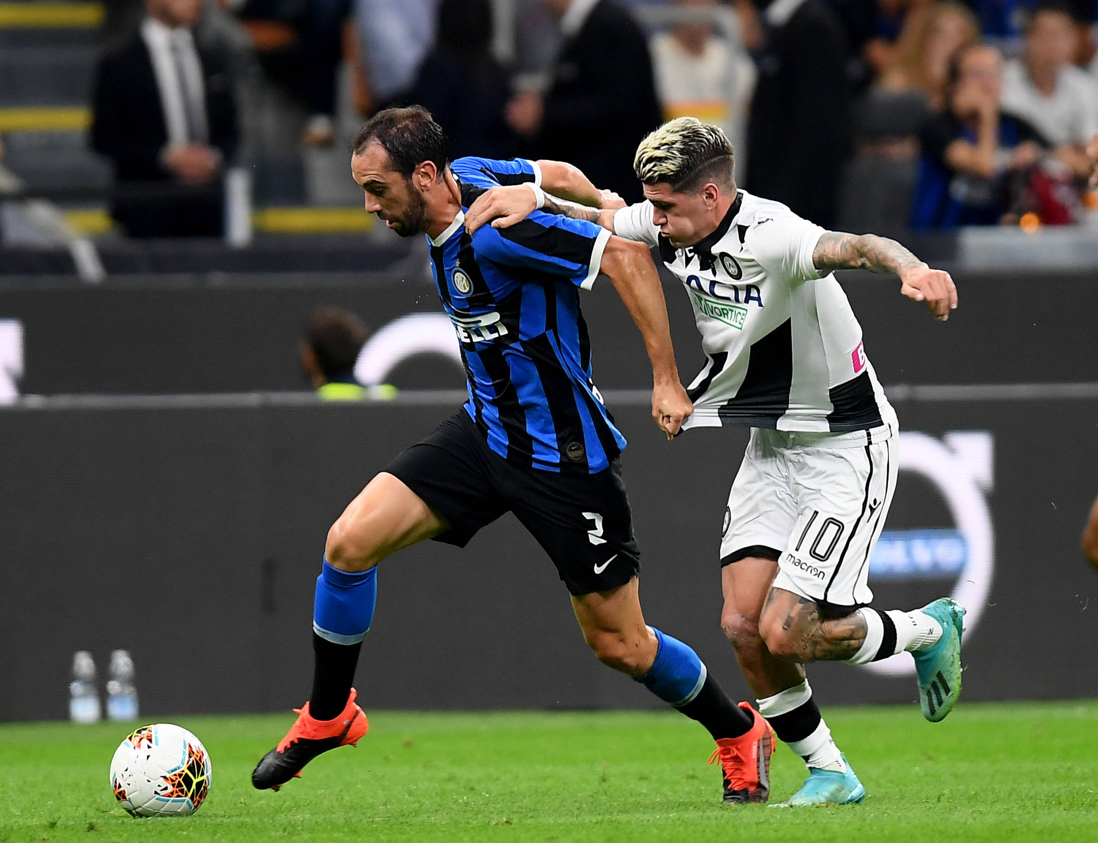 鲁内继续积极康复中（鲁内康复进程稳步推进）