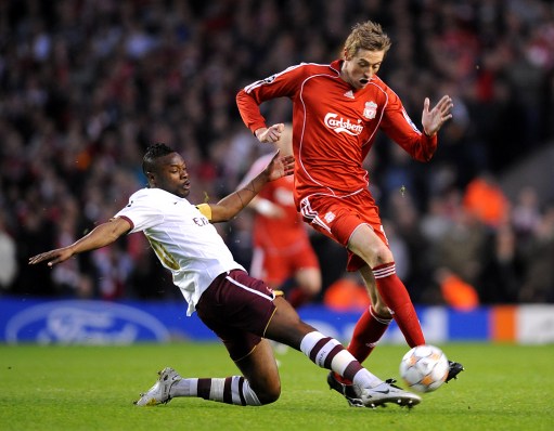 16岁的后卫萨蒙是继威尔希尔，道曼之后，第三位在...（继威尔希尔、道曼之后，年仅16岁的后卫萨蒙成为第三位在…）