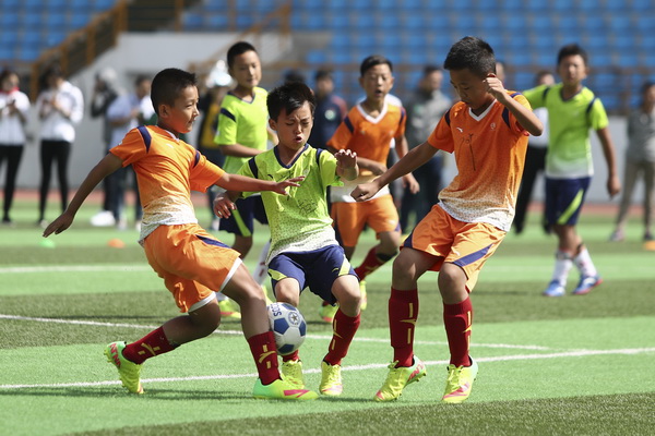 斯坎迪奇俱乐部女排在圣保罗进行适应场地训练（斯坎迪奇女排于圣保罗开展场地适应训练）