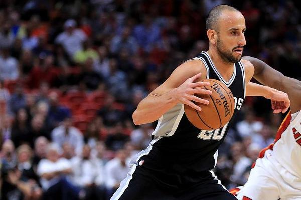 拜仁12轮不败领跑，曼城绝杀鱼腩，巴萨AC米兰登顶（拜仁12轮不败继续领跑，曼城绝杀弱旅，巴萨、AC米兰齐登顶）